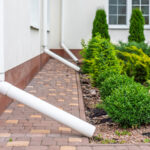 Şık bir Kendin Yap Çözümüyle Drenaj Borularının Göz Rahatsızına Elveda Deyin