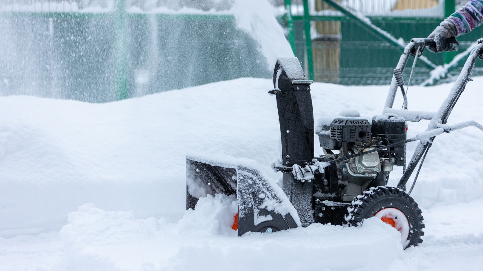 Kış Yolda. Kar Küreme Makinanızı Garaj Yolunuzda Daha Verimli Bir Şekilde Nasıl Kullanabilirsiniz?