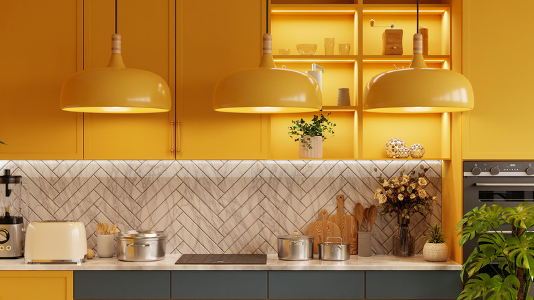 sarı mutfak dolapları