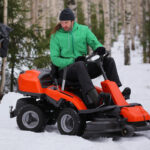 Sürülebilir Çim Biçme Makinesiyle Bahçenizdeki Kar Nasıl Temizlenir (ve İyi Bir Fikirse)