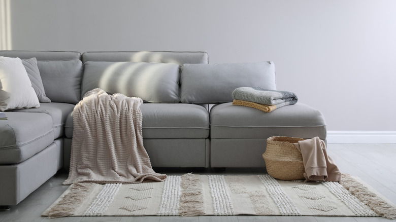 Büyük modüler bir kanepe