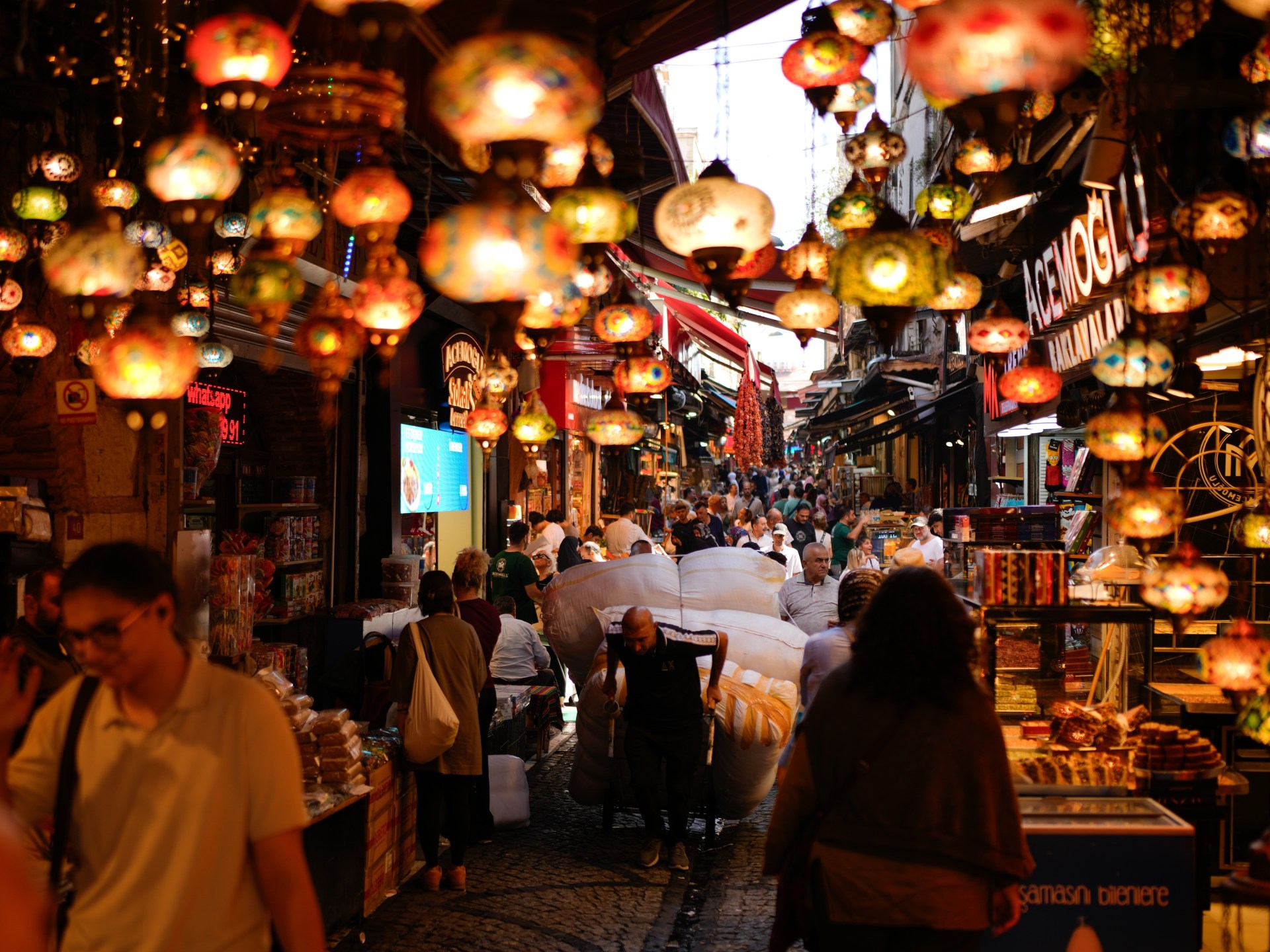 İstanbul hamallarının kadim sanatı, Türkiye'deki modern zorluklara rağmen ayakta kalıyor | Galeri