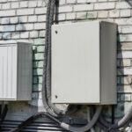 Yaratıcı Bir Kendin Yap ile Dış Mekan Elektrik Kutularının Göz Rahatsızına Elveda Deyin