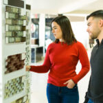 Ev Sahiplerinin Temel Döşemeyi Değiştirdiği Trendy Banyo Backsplash