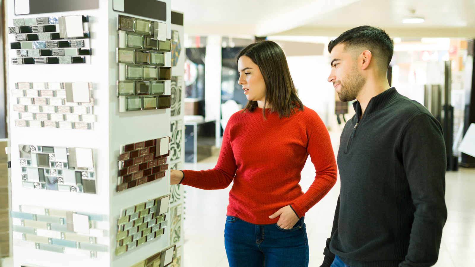 Ev Sahiplerinin Temel Döşemeyi Değiştirdiği Trendy Banyo Backsplash