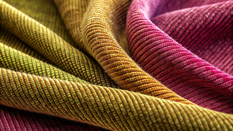 Renkli şönil kumaş