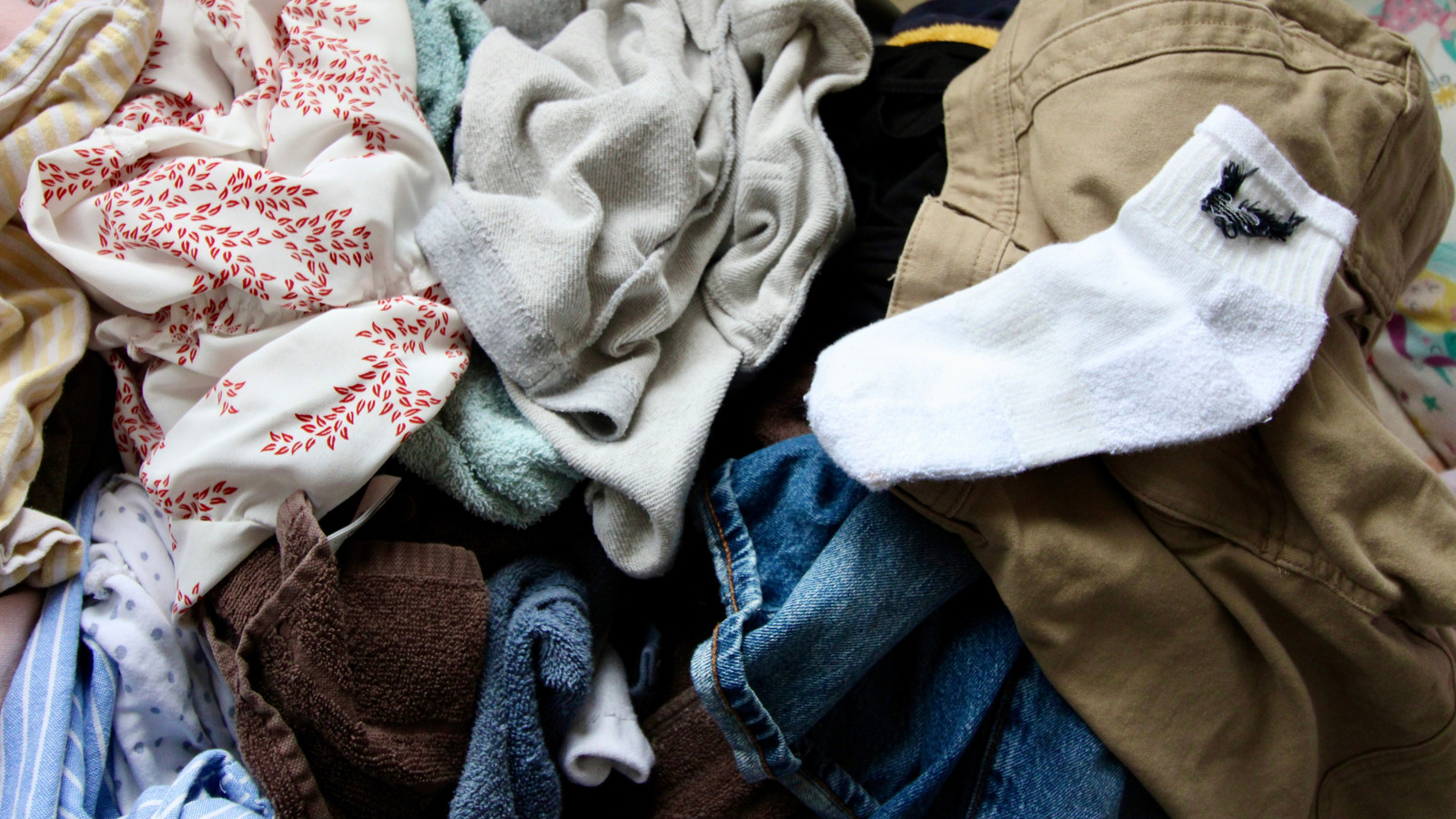 Bu Mutfak Temelinin Yardımıyla Giysilerdeki Sert Su Lekelerini Kolayca Çıkarın