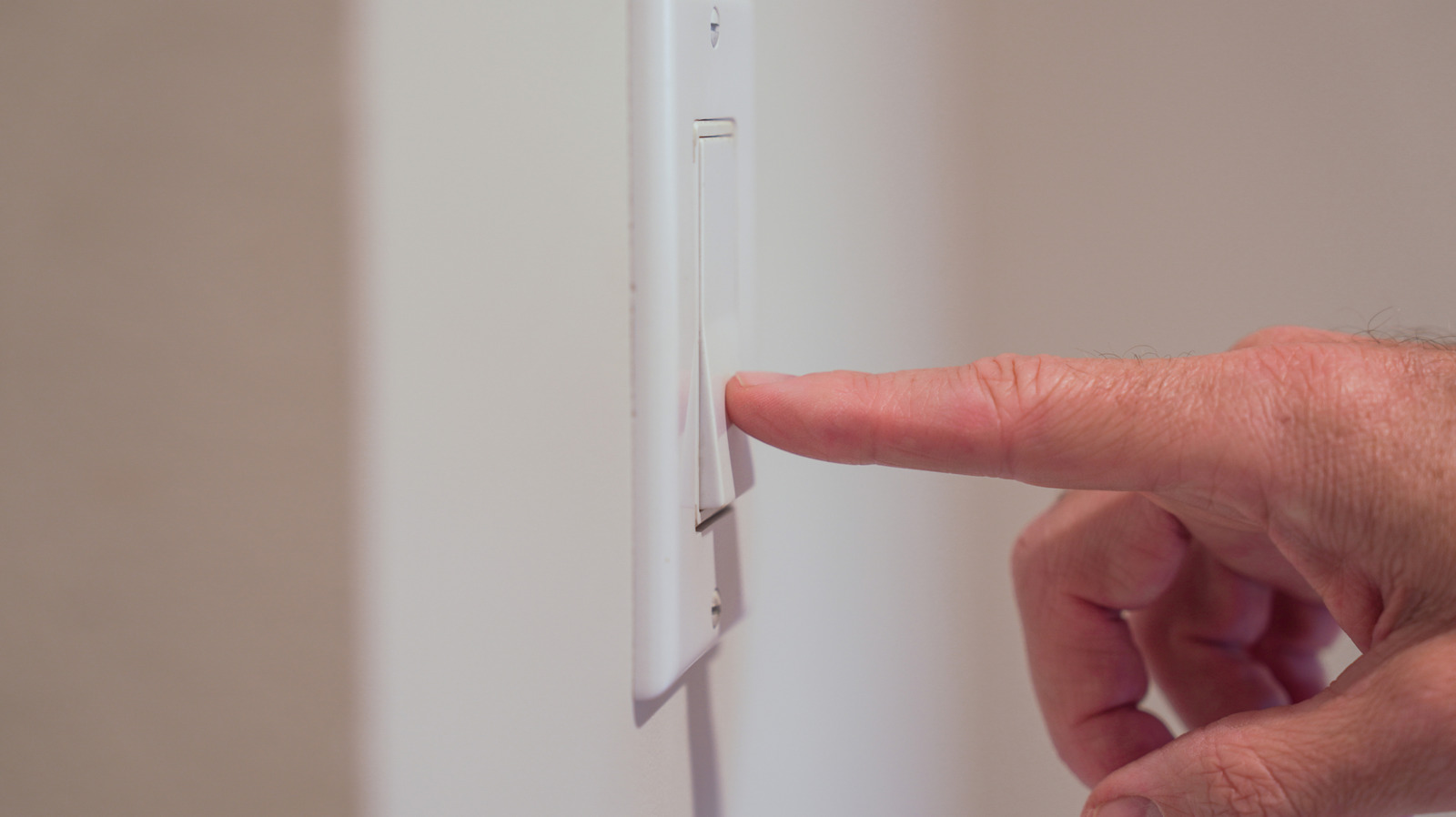 Odadan Çıkarken LED Işıkların Kapatılması Önemli mi?