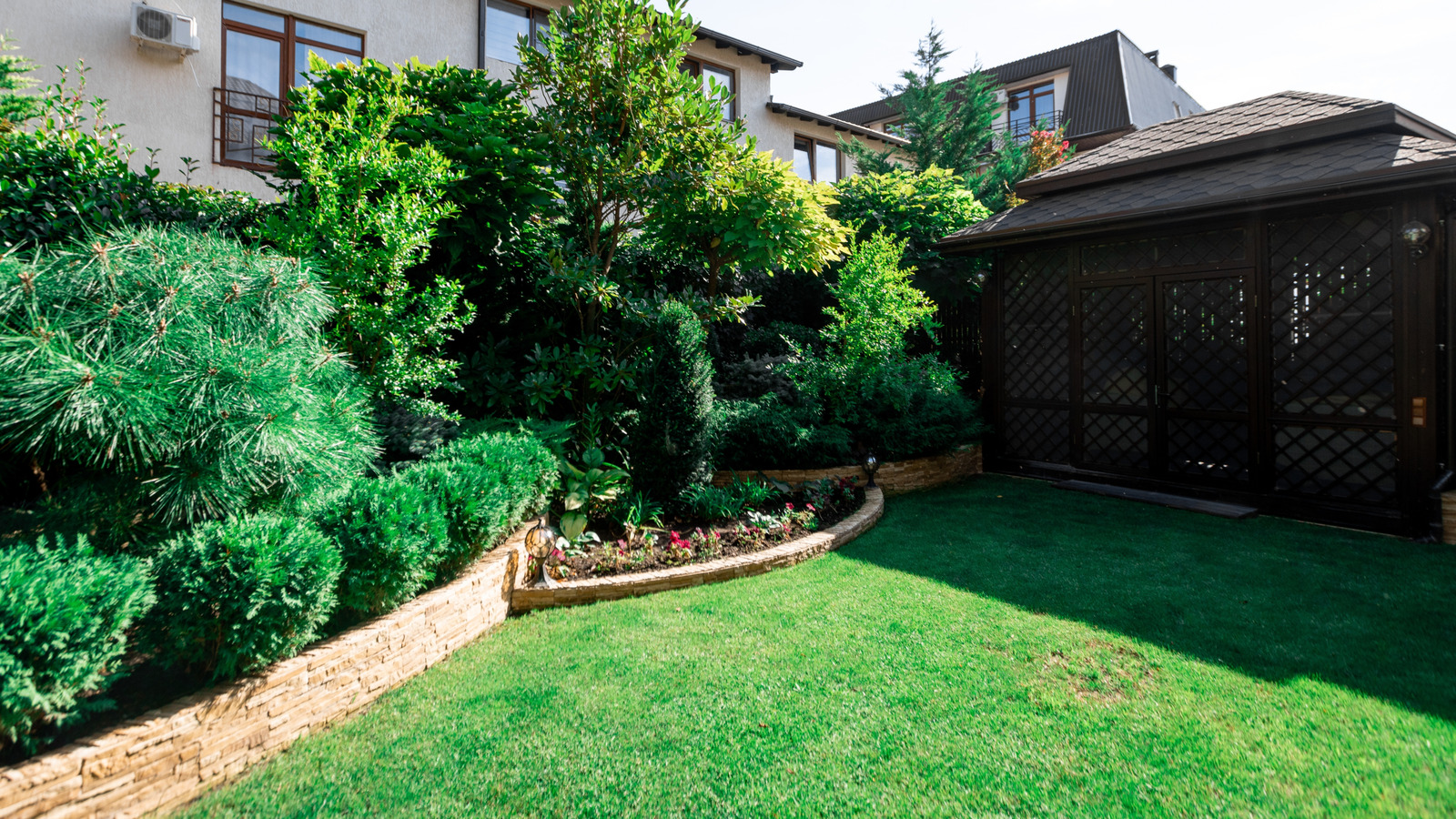 Bahçenizde Kış Öncesi Yaban Arılarını Kontrol Edebileceğiniz İlk Nokta