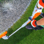 Çubuk Kenarlayıcılar Vs. Tel Düzelticiler: Bozulmamış Bir Çim İçin En İyisi Hangisi?