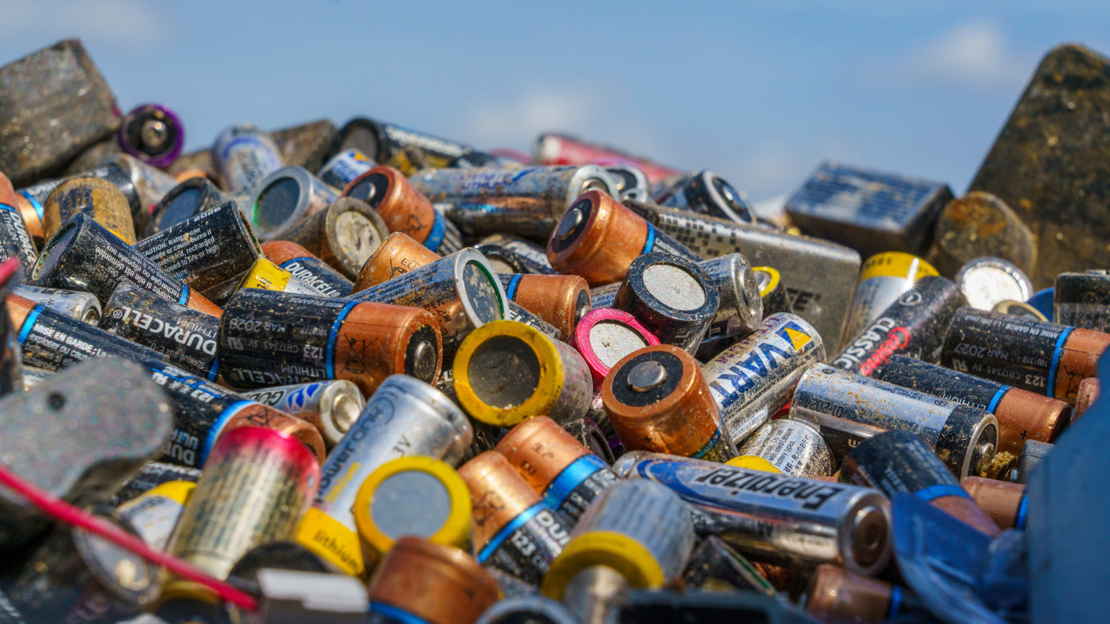 Kullanılmış Pillerin Dağınıklığı Nasıl Ortadan Kaldırılır (Doğru Yol)