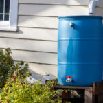 Bu Harika Kendin Yap ile Zarif Bir Alternatif İçin Endüstriyel Görünümlü Yağmur Varillerini Hendek