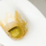 Tuvaletteki En Zorlu Kireç Lekelerini Çıkarmanın 8 Kusursuz Yolu