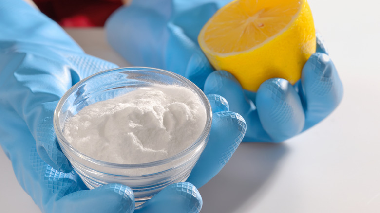 Limon yarısını ve tartar kremasını kapat