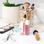 Bu Akıllı Dolar Ağacı DIY ile Banyo Dağınıklığına Elveda Deyin