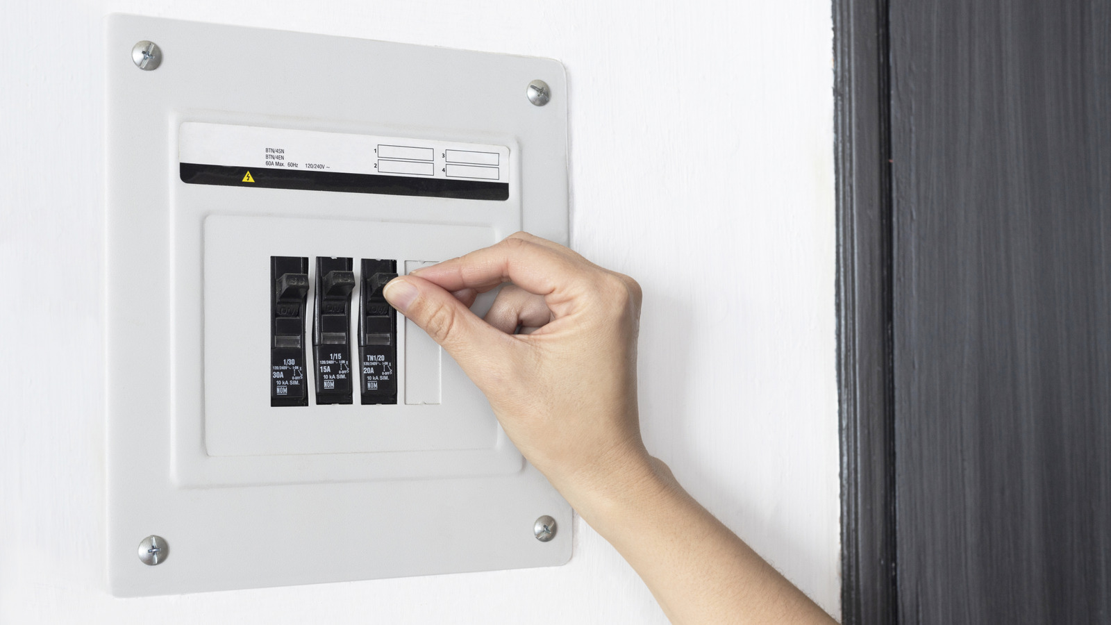 Bu Yaratıcı Tüyo, Bir Yorganı Evdeki Yaygın Göze Hoş Gelen Şık Bir Kılığa Dönüştürüyor