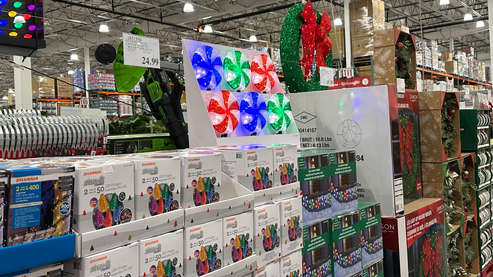 Costco'nun Noel Dekoru Raflara Çıkıyor. Hakkında Bilmek İsteyeceğiniz Kaçırılmayacak Öğeler