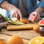 Temizliği Kolaylaştırmak İçin IKEA'nın Yükseltilmiş Doğrama Tahtasını Kullanmanın Akıllı Yolu