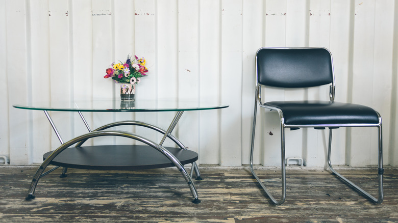 Krom sandalye ve masa