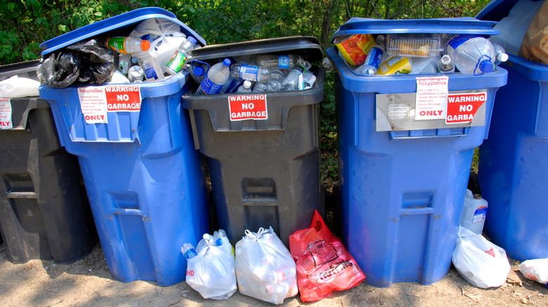 Çöp kutuları taştı