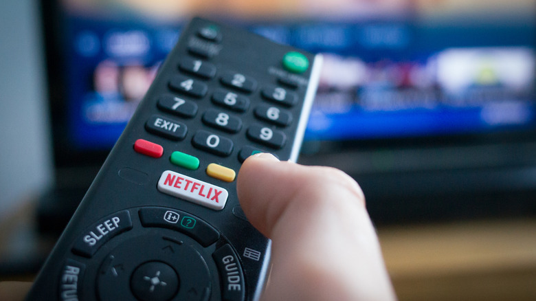 Uzaktan kumandası olan ve Netflix düğmesi olan biri