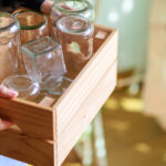 Yapışkan Etiketleri Cam Kavanozlardan Biraz Mutfak Esansiyeliyle Çıkarın