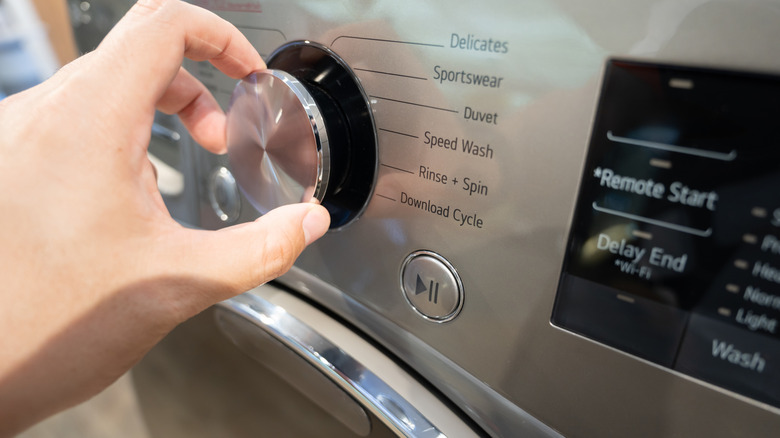 Bir yıkayıcıda yıkama döngüsünü elle seçme