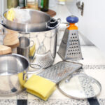 Bir Dolar Ağacı Mutfak Zımbası, Kesme Tahtası Depolama Çözümüne Dönüşüyor