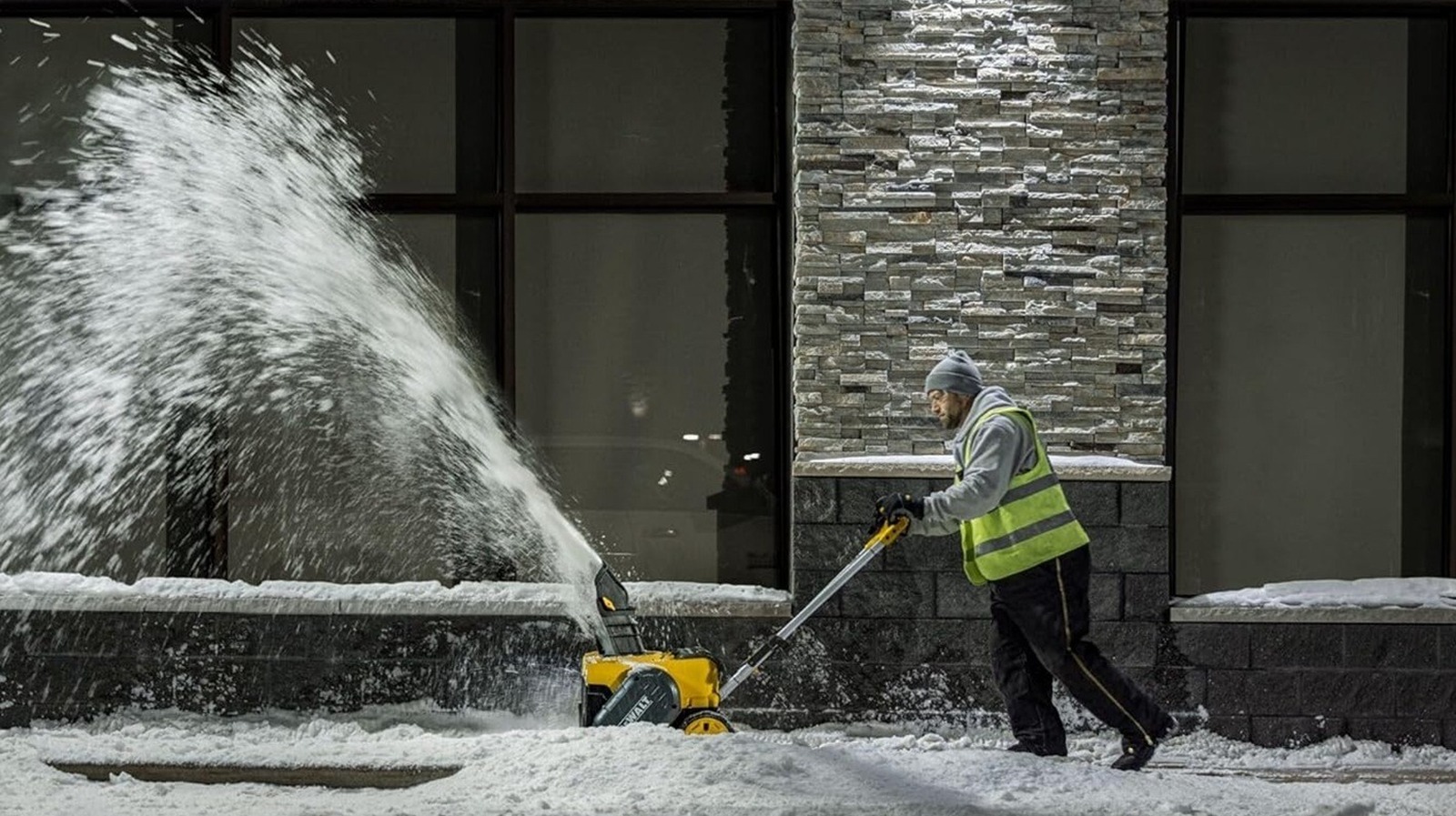 DeWalt'ın Akülü Kar Küreme Makinesi Satın Almaya Değer mi? İncelemeler Karışık