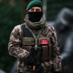 Türk yetkililer casusluk yapmakla suçlanan üç savunma yöneticisini tutukladı