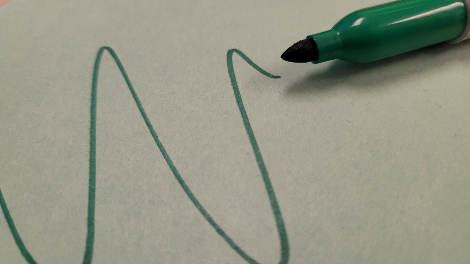 Sharpie'yi Camdan Temizlemenin Denenmiş ve Gerçek Yolları