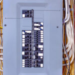 Bir Elektrik Panosunun Göze Zarar Veren Noktalarını Gizlerken Akılda Tutulması Gereken Kurallar ve Düzenlemeler