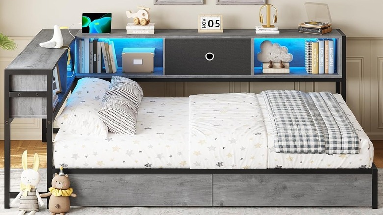 Kitaplıklı yataklar