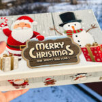 Dolar Ağacı Hediye Kutularını Kolay Bir Kendin Yap Yöntemiyle Üstün Noel Dekoruna Dönüştürün