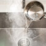 Kaynar Suyu Bırakın! İşte Bu Mutfak Lavabosu Hack'inin Neden Bir Hata Olduğu