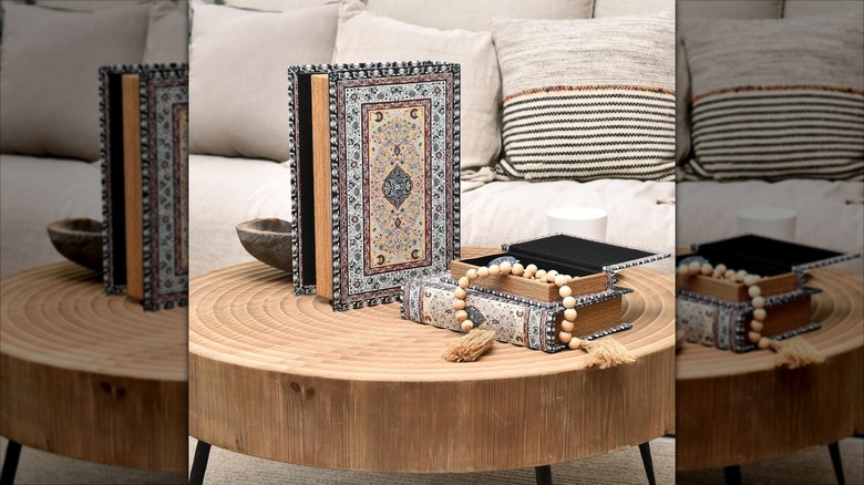 Depolama için sahte kitap kutuları