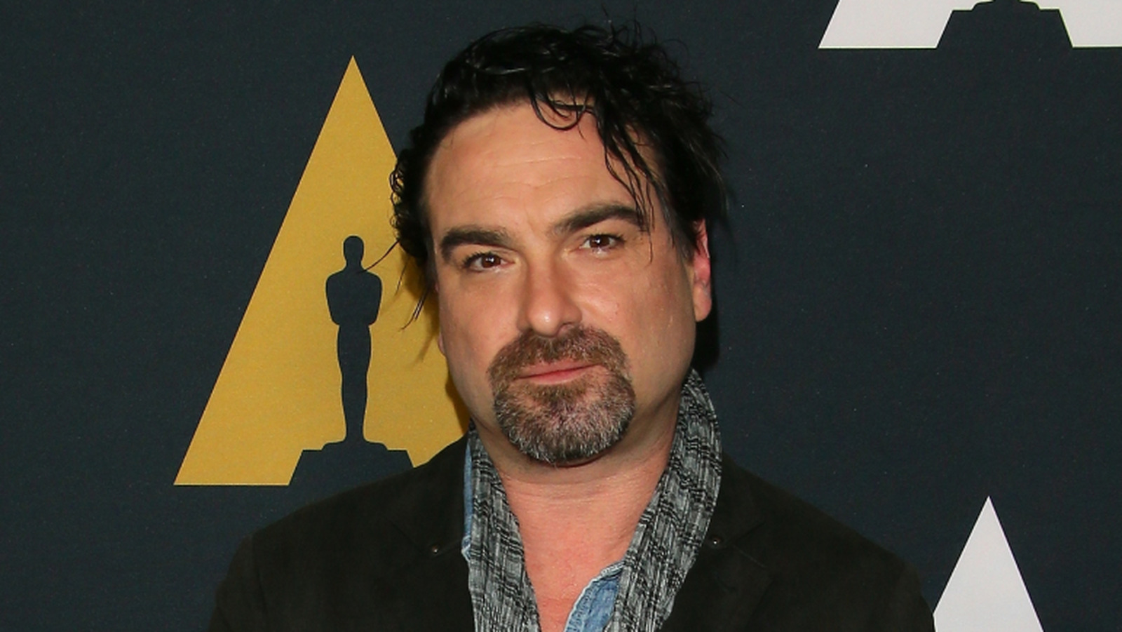 Johnny Galecki'nin Kalabalık Hissetmeyen Maksimalist Bir Evin Sırrı