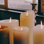 Dolar Ağacından Uygun Fiyata Bulunan Zarif Sütun Mumluk Görünümünü Alın