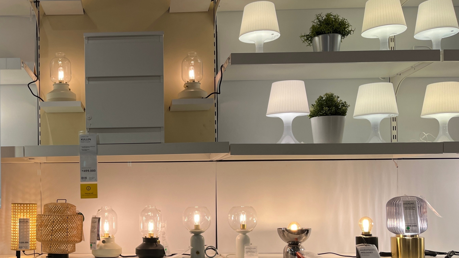 IKEA'nın Retro Esintili Masa Lambası İncelemelere Göre 'Kişisel Olarak Daha da İyi'