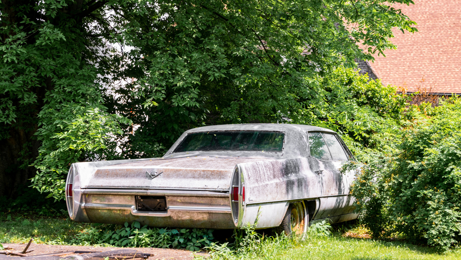 Evinizin ve Bahçenizin Çevresindeki Otomobil Parçalarını Yeniden Kullanmanın 11 Yaratıcı Yolu