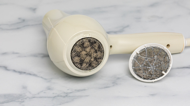 Tüy dolu saç kurutma makinesinin havalandırma deliği