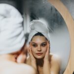 Aynalardaki Buğuyu Temizlemenin Akıllı Yolu (& İlk Etapta Önlemek)