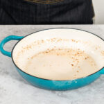 Emaye Dökme Demir Tencereleri Sirkeyle Temizlemekten Kaçınmanız Gerekir mi?