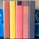 Kitap Ayraçlarını Yatak Odası Depolaması İçin Yeniden Kullanmanın 10 Akıllı Yolu