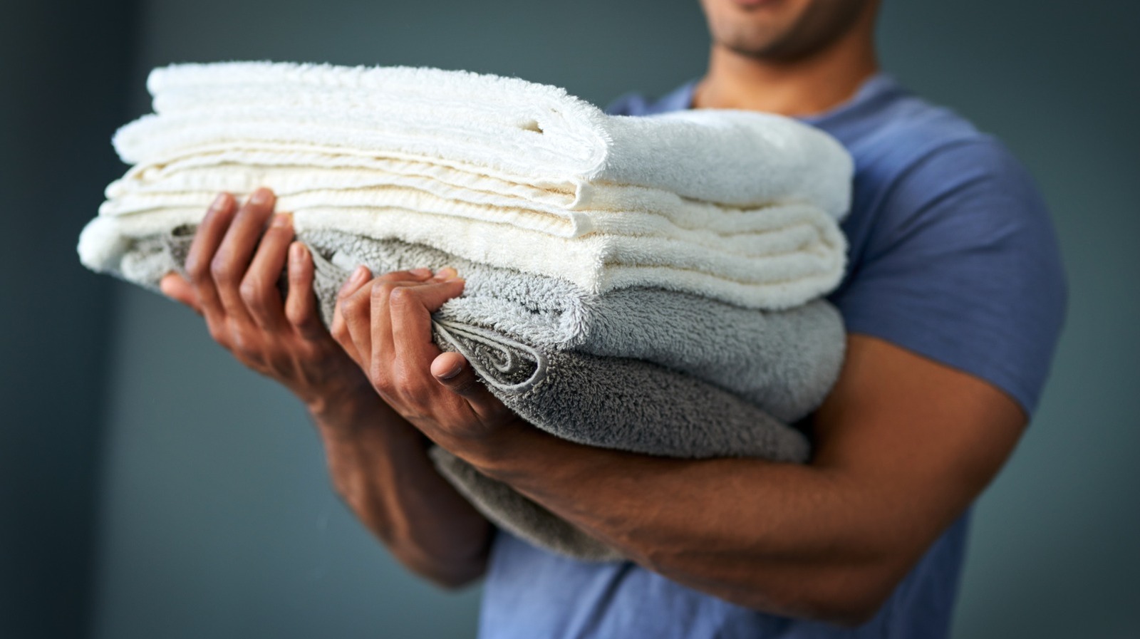 Bir Ayakkabı Dolabı Kullanışlı Banyo Havlu Deposuna Dönüştürün