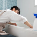 Banyonuzu Temizlemeyi Çok Daha Kolay (Ve Daha Hızlı) Hale Getirecek Basit İpucu