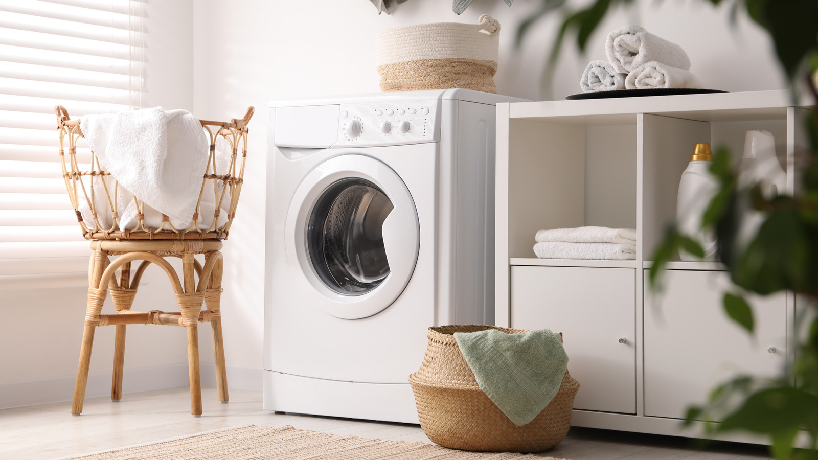 Çamaşır Odanıza Stil ve Depolama Eklemek İçin Eski Tip İkinci El Mağazayı Yeniden Kullanın Bul