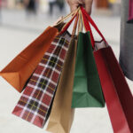 Uygun Fiyatlı Bir Kendin Yap ile Bir Dolar Ağacı Hediye Çantasını Sevimli ve Kitsch Duvar Dekoruna Dönüştürün