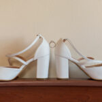 Eski Bir Çift Yüksek Topuklu Ayakkabıyı Şık Kitap Ayraçlarına Dönüştürün