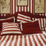 Desenli Islatma Trendi 2026'da Yatak Odalarına Giriyor - İşte Nasıl Çivilenir